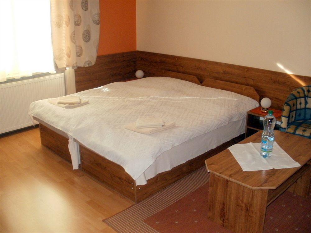 Tiberia 2* Trenčín